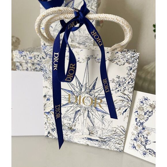 Dior Holiday Gift Paper Bag - Picture 3 of 8